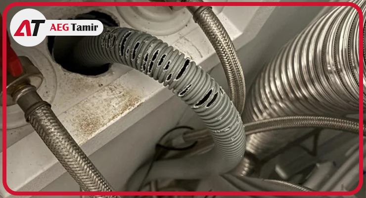 پارگی یا پوسیدگی شلنگ ورودی یا خروجی آب